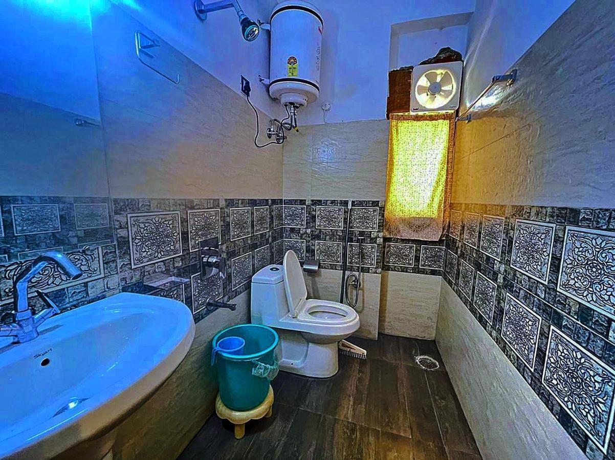 Oak Wood Homestay Banikhet ดัลเฮาซี ภายนอก รูปภาพ