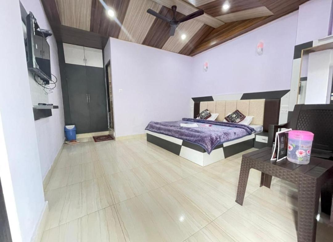 Oak Wood Homestay Banikhet ดัลเฮาซี ภายนอก รูปภาพ